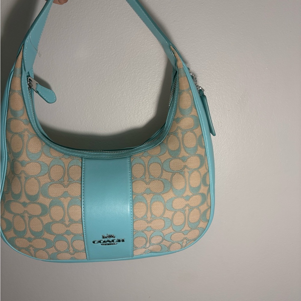 Coach Aqua and Beige Shoulder Bag🩵🛍️